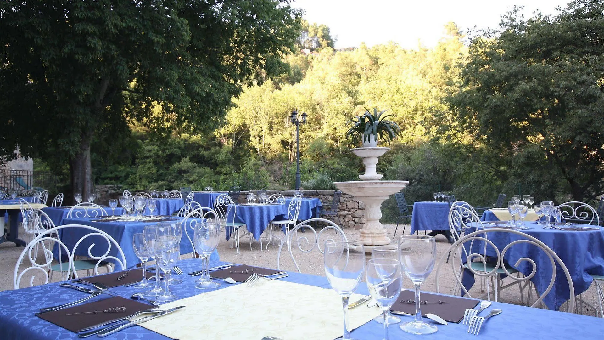 Logis Hotel Restaurant Le Domaine De L'Eau Vive Largentiere